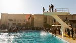 Massa Duduki dan Berenang di Istana Negara Irak, Mirip di Sri Lanka