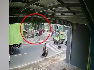 Video Detik-detik Kecelakaan Maut di Bekasi Tewaskan 11 Orang