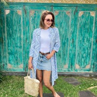 Setelah dietnya berhasil, penampilan Donna pun kini jadi semakin langsing dan awet muda. Lingkar pinggangnya terlihat jadi semakin kecil. Foto: Instagram/@dagnesia