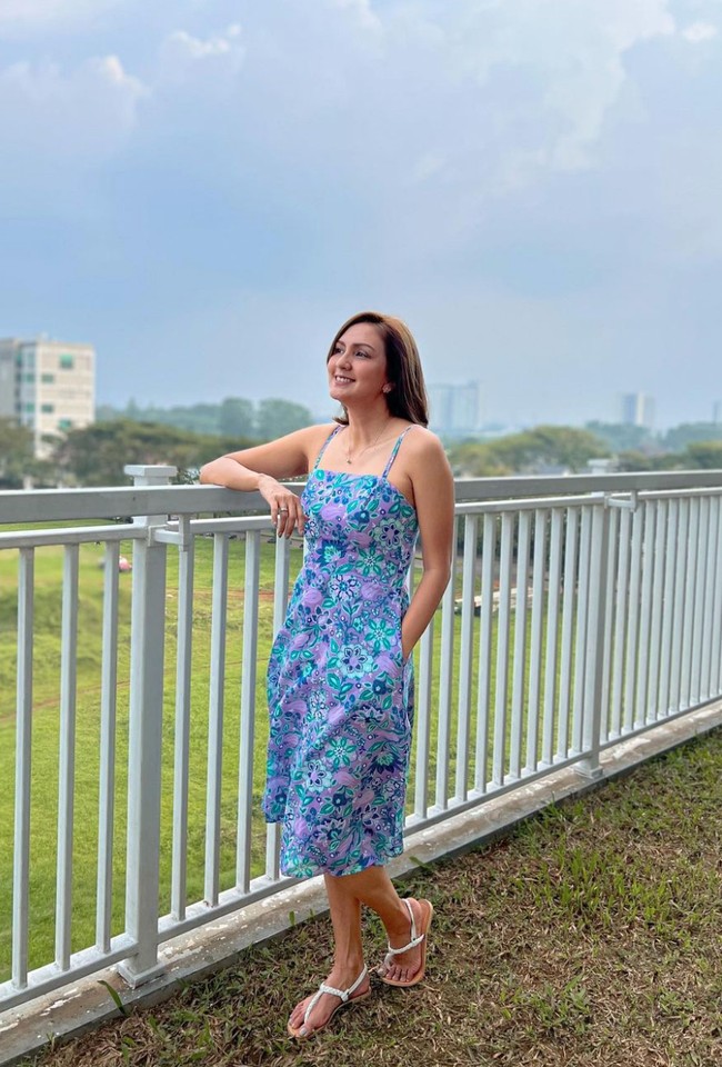 Melalui akun Instagram pribadinya, Donna pun tampak memamerkan penampilan barunya. Walaupun sudah berusia 43 tahun namun ibu dari 3 orang anak itu masih terlihat memiliki penampilan yang menawan. Foto: Instagram/@dagnesia