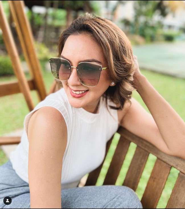 Tak hanya perutnya yang jadi semakin kecil, pipi Donna Agnesia juga terlihat semakin tirus. Jadi semakin cantik bukan? Foto: Instagram/@dagnesia