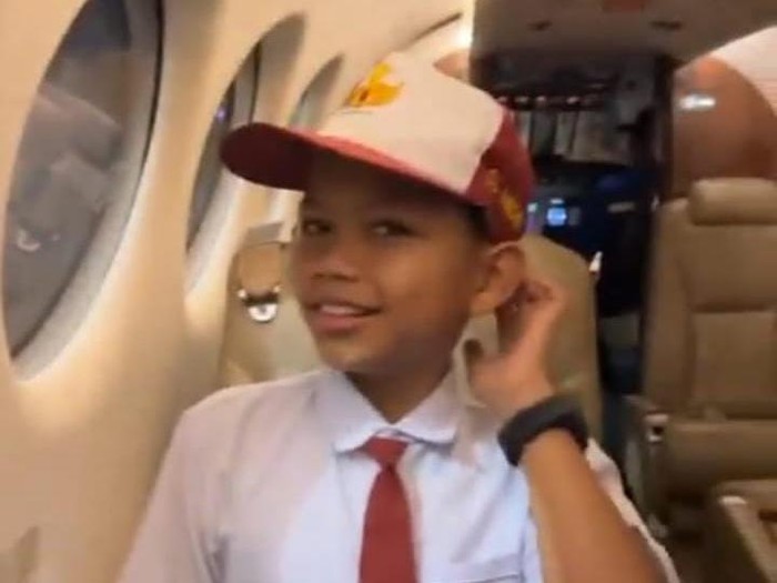 farel naik jet pribadi