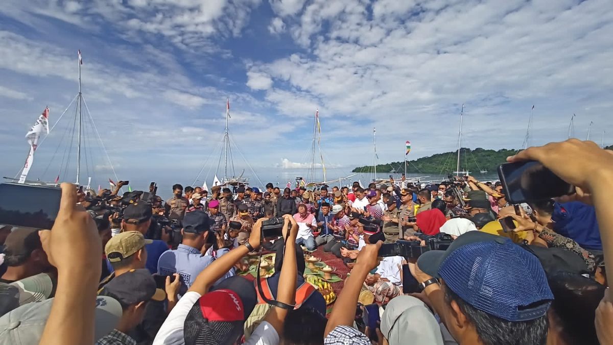 35 Sandeq dari Sulbar Berlayar Menuju Pantai di Ibu Kota Negara Baru