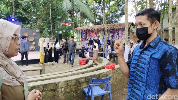 Direktur Guriang Tujuh Indonesia Dede Majid mengatakan kegiatan kebudayaan jarang melibatkan penyandang disabilitas. Dia berharap agar kegiatan ini bisa memberikan peluang dan menambah jaringan bagi kawan-kawan disabilitas. (Fathul Rizkoh/detikcom)
