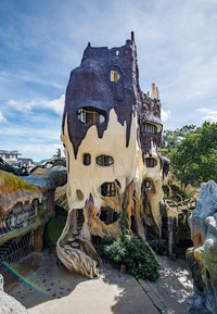 Gedung dengan arsitektur unik