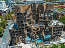 Deretan Gedung dengan Desain Unik, Ada yang Mirip Kucing Sampai Kepiting