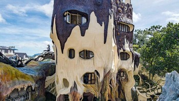 Sekilas mirip seperti rumah di film fantasi, ini adalah Crazy Horse yang menjadi tempat atraksi di Dalat, Vietnam. Foto: Reddit via Bored Panda
