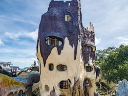 Deretan Gedung dengan Desain Unik, Ada yang Mirip Kucing Sampai Kepiting