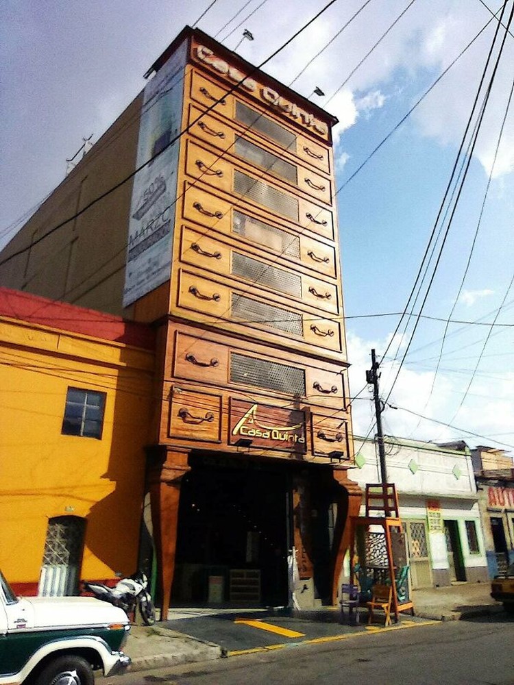 Gedung dengan arsitektur unik