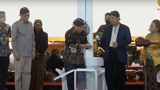 Dalang yang juga hakim Yanto