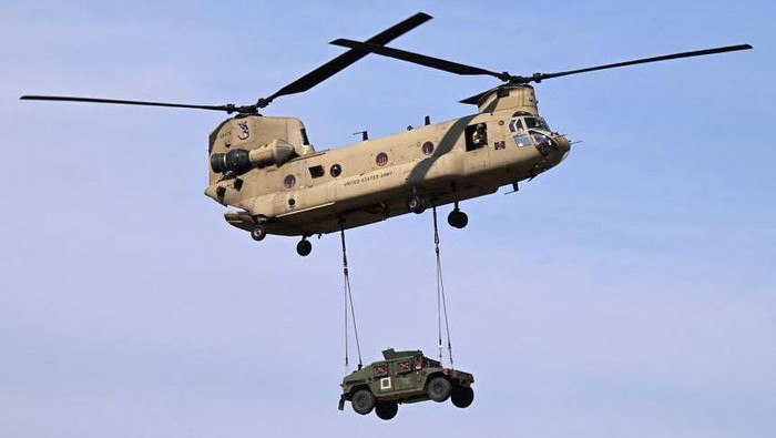 AS Kandangkan Helikopter Chinook Buatan Boeing Usai Kebakaran Mesin