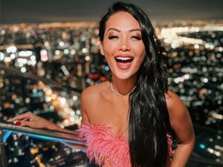 7 Potret Indah Kalalo Rayakan Ultah, Makin Seksi di Usia 42 Tahun