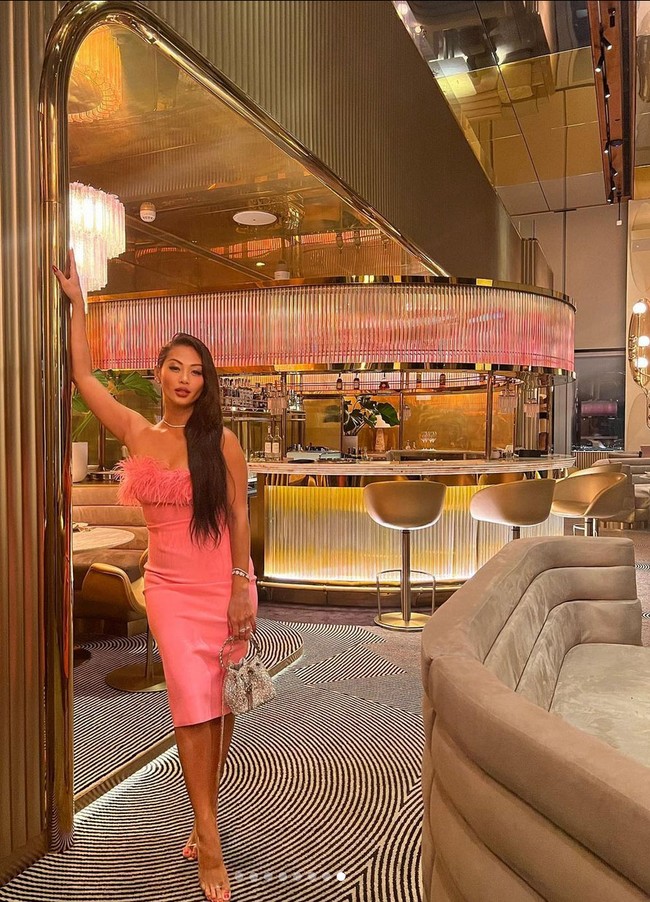 Indah Kalalo dikenal sebagai model top Indonesia di era 90-an hingga 2000-an. Dia juga membintangi beberapa judul film seperti Belahan Jiwa, Asoy Geboy, Kembang Perawan dan My Generation. Foto: Instagram/@indahkalalo