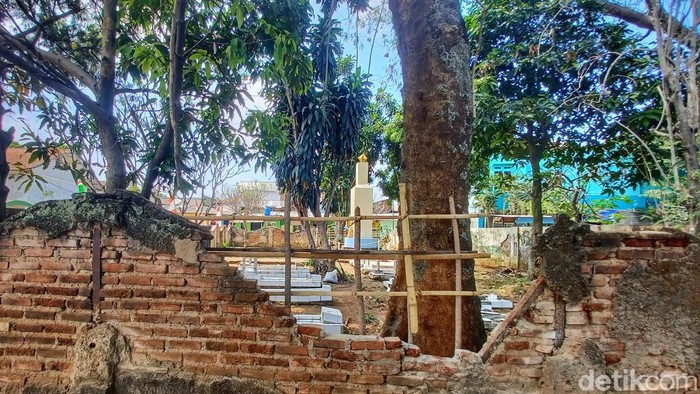 Ironi kondisi Taman Makam Pahlawan (TMP) Kondang, Majalaya, Kabupaten Bandung yang memprihatinkan Ironi kondisi Taman Makam Pahlawan (TMP) Kondang, Majalaya, Kabupaten Bandung yang memprihatinkan