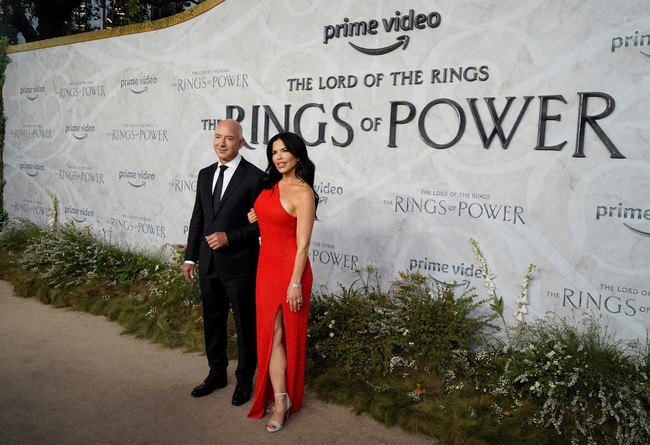 The Lord of the Rings: The Rings of Power yang merupakan prekuel dari film The Lord of the Rings, telah tayang di Amazon Prime. Episode terbaru hadir setiap Jumat. Daily Mail mengabarkan, serial ini menjadi yang termahal dalam sejarah dengan biaya produksi yang mencapai US$ 1 miliar untuk lima musim. (Foto: AFP via Getty Images/NIKLAS HALLEN)
