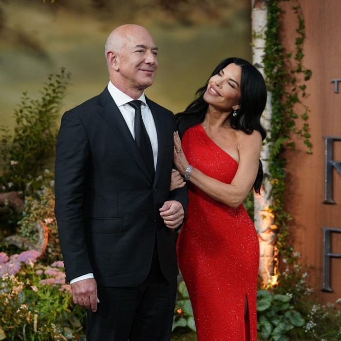 Jeff Bezos and Lauren Sanchez attending the global premiere of The Lord of the Rings: The Rings of Power, at Odeon Leicester Square, London. Picture date: Tuesday August 30, 2022. (Photo by Yui Mok/PA Images via Getty Images)