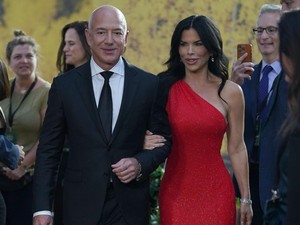 Menaksir Cincin Tunangan Lauren Sanchez dari Jeff Bezos, Nilai Capai Rp 80 M