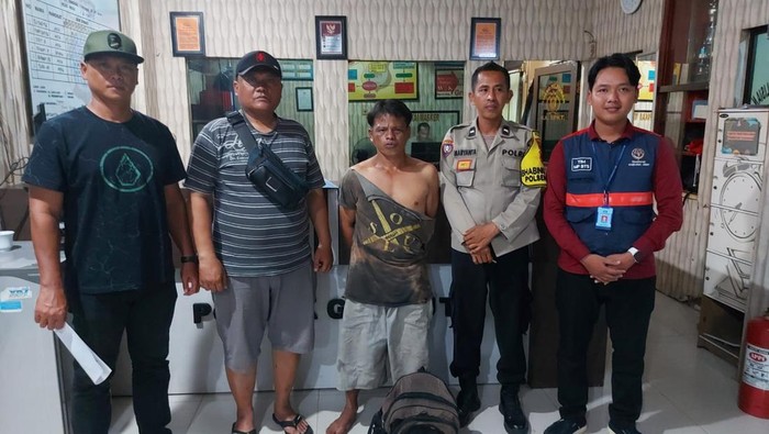 Pria di Kalsel Aniaya Perempuan Dalam Bus hingga Wajah Lebam Ditangkap.