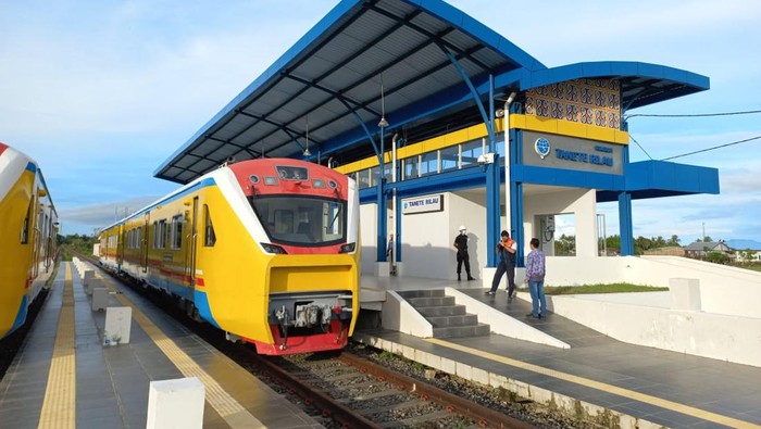 Kereta pertama di Sulawesi yakni Makassar-Parepare akan beroperasi pada Oktober 2022.