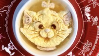 Bagi pencinta kucing, es krim ini sayang dimakan ya? Ini adalah bentuk karakter Marie Cat yang cantik. Foto: Instagram @saori_art329