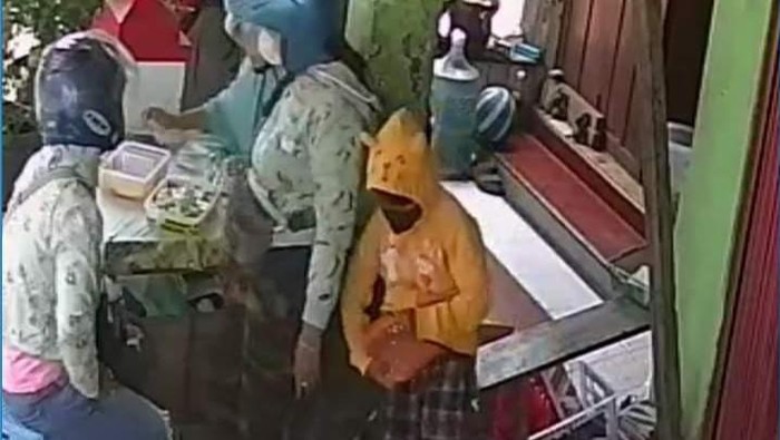 Komplotan pencuri tas di Klaten terekam CCTV.