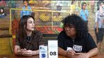 Tingkah Kocak Marshell Widianto saat Jajan Es Teh di Tengah Lapangan