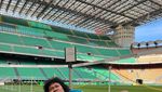 Tingkah Kocak Marshell Widianto saat Jajan Es Teh di Tengah Lapangan