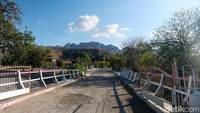 Batas negara Indonesia dengan Timor Leste dipisahkan oleh sungai, di mana sungai ini masuk zona netral.