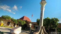 detikcom juga berkesempatan berkunjung ke depan gedung pos perbatasan di Oecusse, Timor Leste. Seperti ini penampakannya.