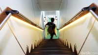 Salah satu koridor di dalam kapal perang. Pengembangan ini dilakukan agar dapat mendukung tugas-tugas TNI AL di masa situasi damai dalam penegakan hukum laut termasuk melaksanakan patroli keamanan hingga ke wilayah Zona Ekonomi Eksklusif Indonesia.