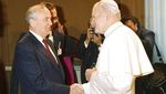 Mengenang Mikhail Gorbachev dalam Bingkai Foto