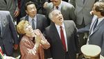 Mengenang Mikhail Gorbachev dalam Bingkai Foto