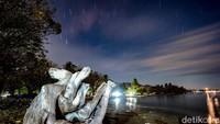 Seperti ini salah satu lanskap milky way yang terlihat jelas di langit perbatasan NTT-Timor Leste.