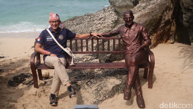 Menparekraf Sandiaga Uno di Pantai Indrayanti, Kapanewon Tepus, Kabupaten Gunungkidul, Rabu (31/8/2022). Menparekraf Sandiaga Uno di Pantai Indrayanti, Kapanewon Tepus, Kabupaten Gunungkidul, Rabu (31/8/2022).