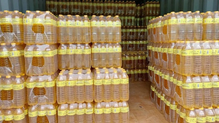 Papua Barat menjadi salah satu wilayah prioritas pendistribusian minyak untuk pemerataan pasokan minyak goreng dengan harga terjangkau di seluruh wilayah Indonesia.