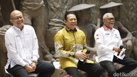Sementara untuk tiket harian, harganya dipatok mulai Rp 74 ribuan hingga Rp970 ribuan. Mereka yang membeli tiket di salah satu kategori akan mendapat tiket gratis untuk hari pertama.