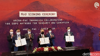 Dalam pertemuan itu juga ditandatangani MoU kerja sama menyediakan internet kecepatan 100 Gbps untuk mendukung riset universitas di Indonesia. Foto: Fino/detikinet