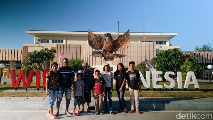 PLBN Wini tidak sekedar pos perbatasan antara Indonesia-Timor Leste. Wajah terdepan RI ini kerap dikunjungi warga untuk piknik.