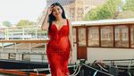 Pesona Olive Lee yang Masih Seksi di Usia Kepala Empat
