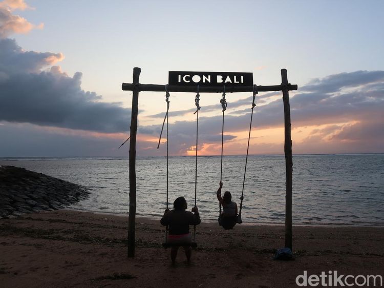 Damainya Pagi di Pantai Sindhu