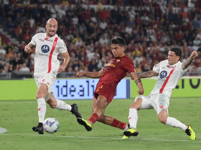 ROME, ITALY - AUGUST 30: Paulo Dybala of AC Monza celebrates after scoring their team's first goal during the Serie A match between AS Roma and AC Monza at Stadio Olimpico on August 30, 2022 in Rome, Italy. (Photo by Paolo Bruno/Getty Images)