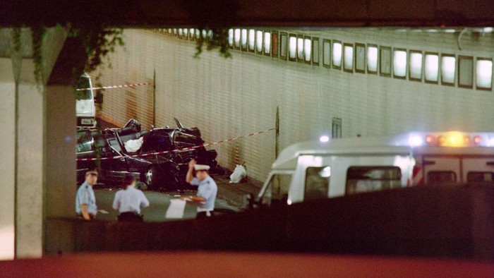 The wreckage of Princess Diana's car lies in a Paris tunnel on August 31, 1997.
Diana and companion Dodi Al Fayed were killed during the traffic accident. / AFP PHOTO / Jack GUEZ        (Photo credit should read JACK GUEZ/AFP via Getty Images)