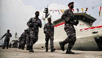 Begini kesiapan prajurit saat peresmian kapal bikinan Indonesia itu. KRI Dorang-874 akan memperkuat jajaran unsur patroli di bawah Satuan Kapal Patroli Pangkalan Utama TNI AL IX Ambon.