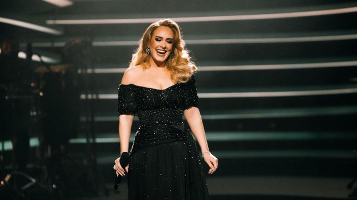 Adele Dapat Piala Emmy Adele Dapat Piala Emmy