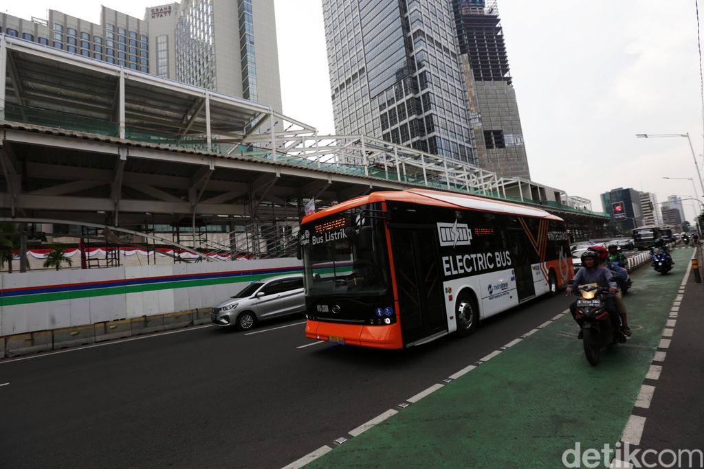 Revitalisasi Halte TransJakarta Bundaran Hotel Indonesia terus dikebut. Begini progres terkininya.