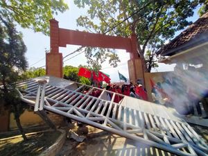 Mahasiswa Ngamuk Rusak Kantor DPRD Dompu, Apa Pemicunya?