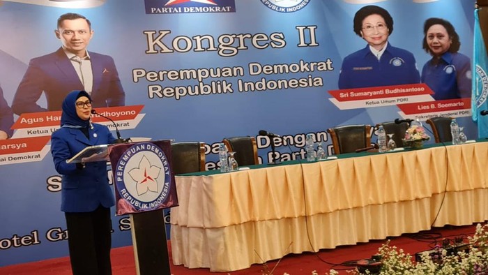 Putri Wapres Ma'ruf Amin, Dr Hj Siti Nur Azizah terpilih menjadi Ketua Umum Perempuan Demokrat Republik Indonesia (PDRI). Ia terpilih secara aklamasi.