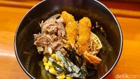 Harga tersebut sudah termasuk mie dengan dua kondimen utama yakni, jagung pipil dan nori. Untuk ramen kuah ini disajikan dengan kuah kaldu tori paitan, yakni kuah dari kaldu ayam. Foto: detikcom
