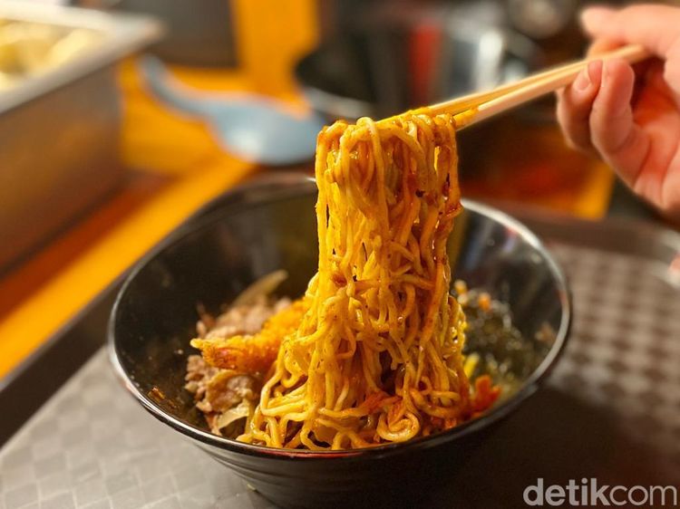 Sluurp! Gurihnya Ramen Gerobakan Kaki Lima Kakek Jepang
