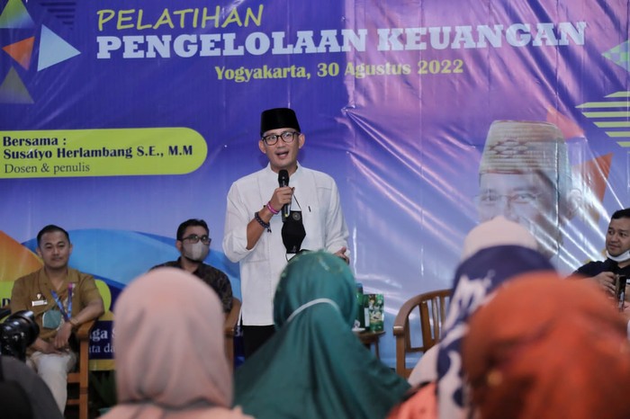 Sandiaga Beri Pelatihan Manajemen Keuangan ke UMKM di Yogyakarta